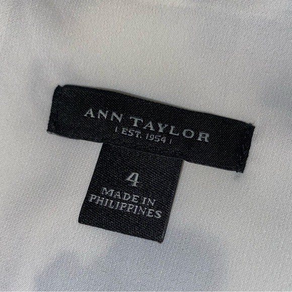 Ann Taylor Printed Sheath Silk Dress with Pleated Neckline in GRY/PUR/WHT Size 4 - Picture 5 of 7